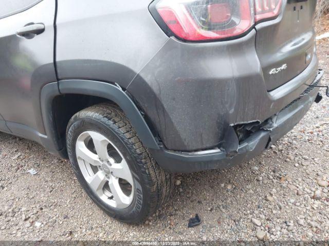 Jeep Compass Latitude 4x4 Image 8