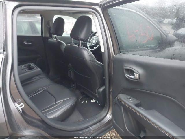 Jeep Compass Latitude 4x4 Image 12