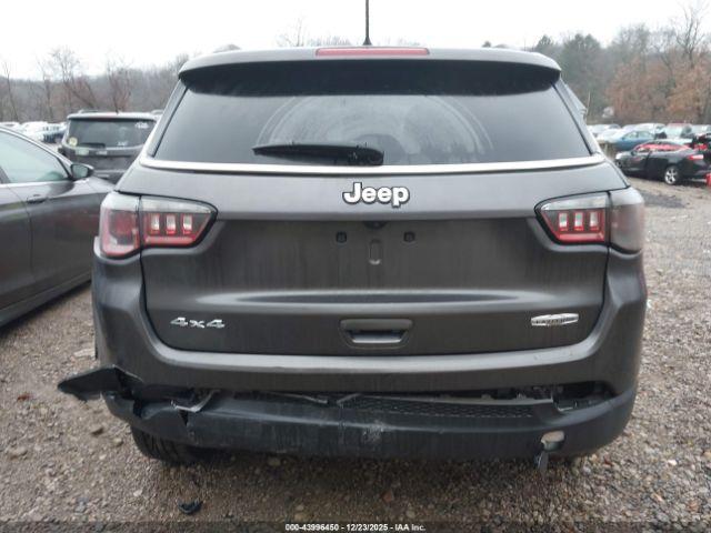 Jeep Compass Latitude 4x4 Image 4