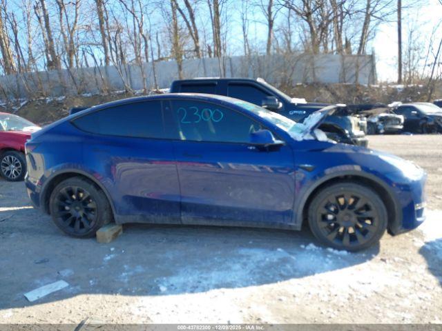 Tesla Model Y Long Range Dual Motor All-wheel Drive Image 13